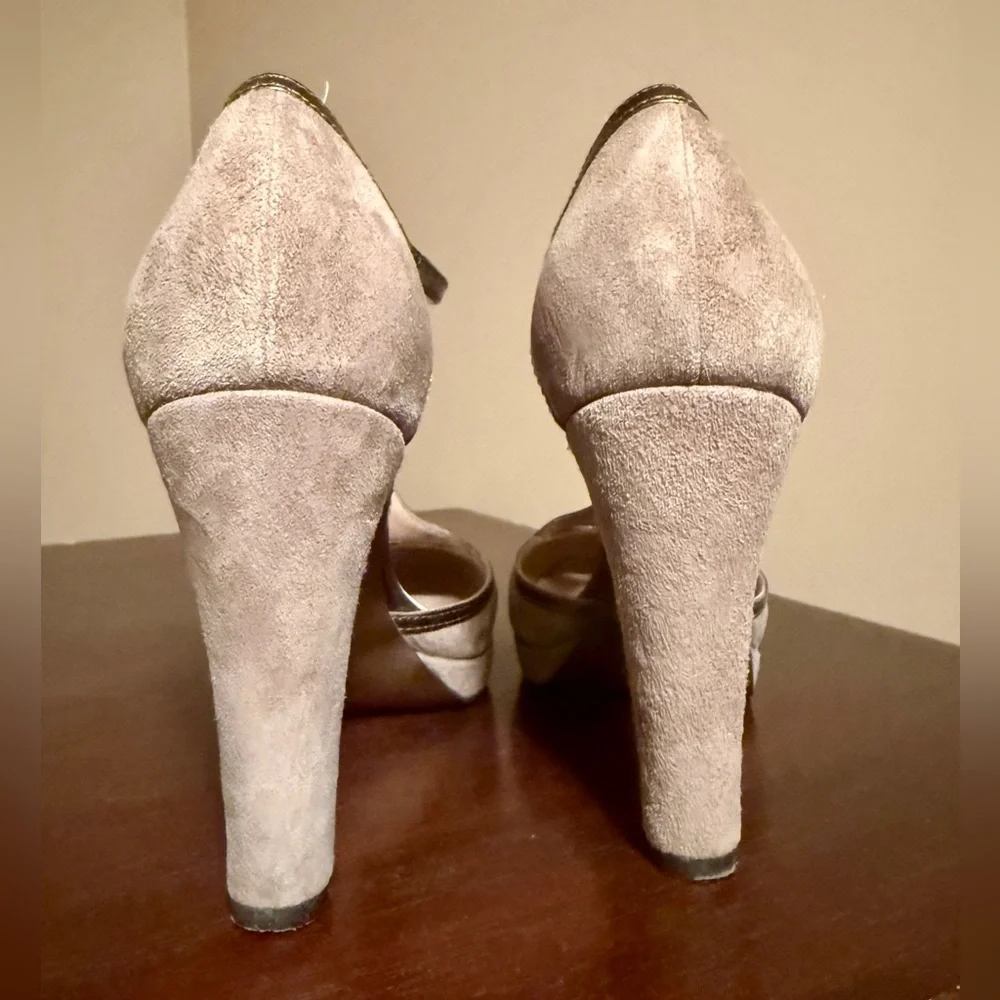 As New: Tahari Platform Heels - Picture 8 of 12